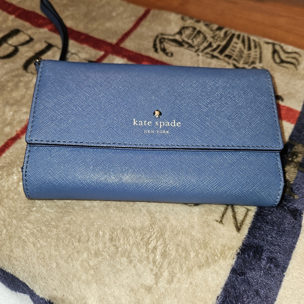 Kate Spade Blue Wallet But Chain Can Be Added